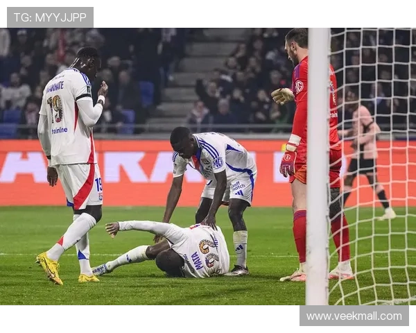 法甲七冠王里昂因财务问题遭罚降级至乙级 影响深远