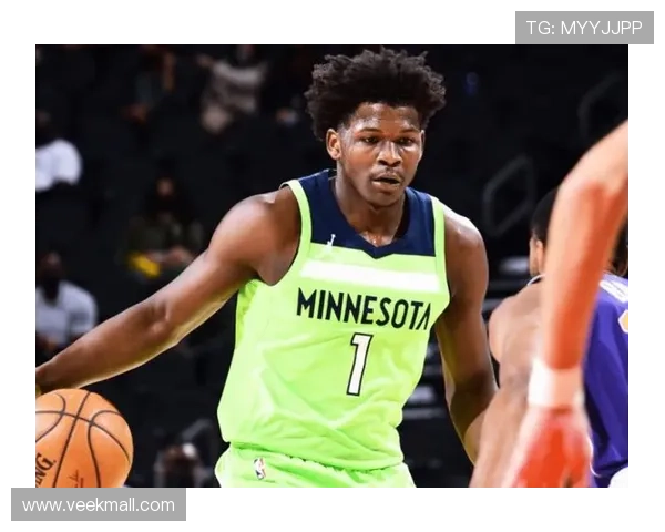 唐斯自豪于华子成就每次路过阿迪门店必停留欣赏他的海报